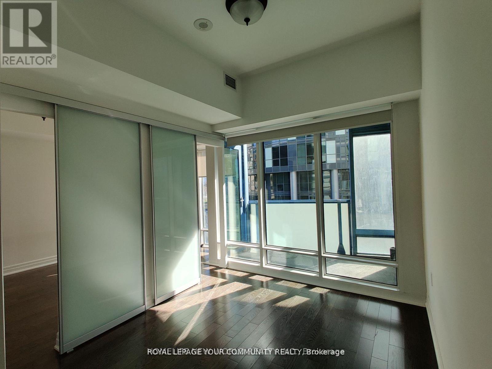 601 - 8 The Esplanade, Toronto, Ontario  M5E 0A6 - Photo 3 - C13651444
