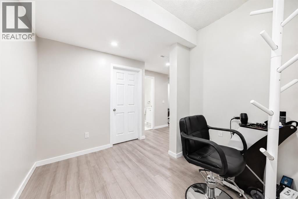 199 Kinniburgh Road, Chestermere, Alberta  T1X 0T8 - Photo 32 - A2284977