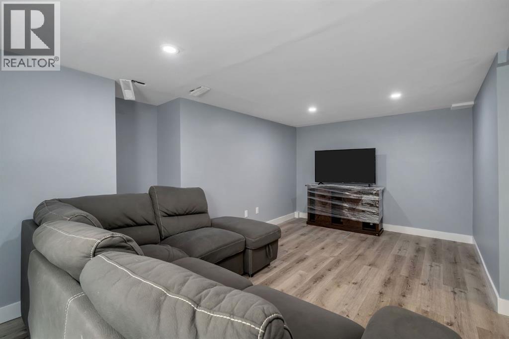 44 Strathclair Rise SW, Calgary, Alberta  T3H 1G4 - Photo 28 - A2332719