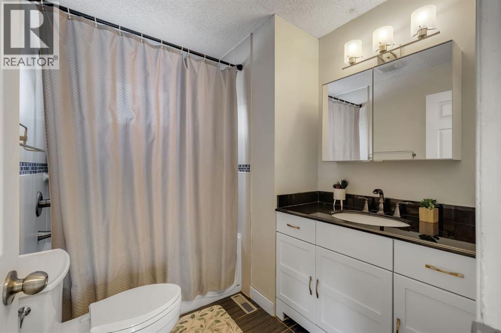 44 Strathclair Rise SW, Calgary, Alberta  T3H 1G4 - Photo 22 - A2332719