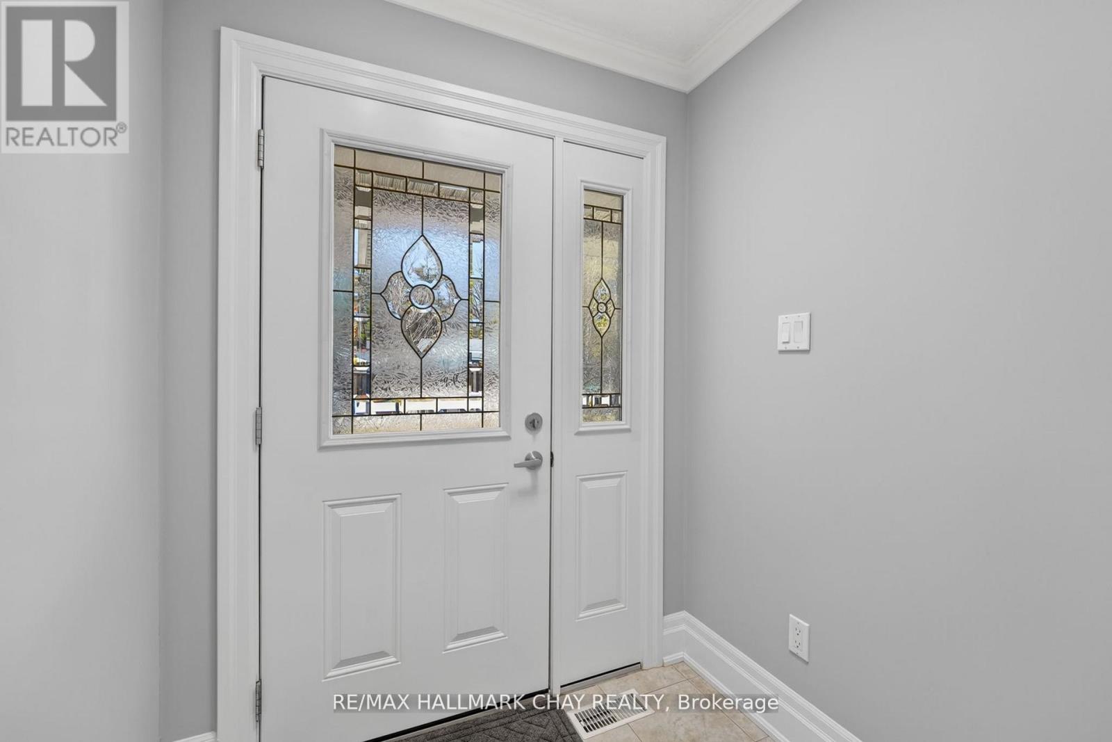 19 Greenway Drive, Wasaga Beach, Ontario  L9Z 0E6 - Photo 4 - S13496066