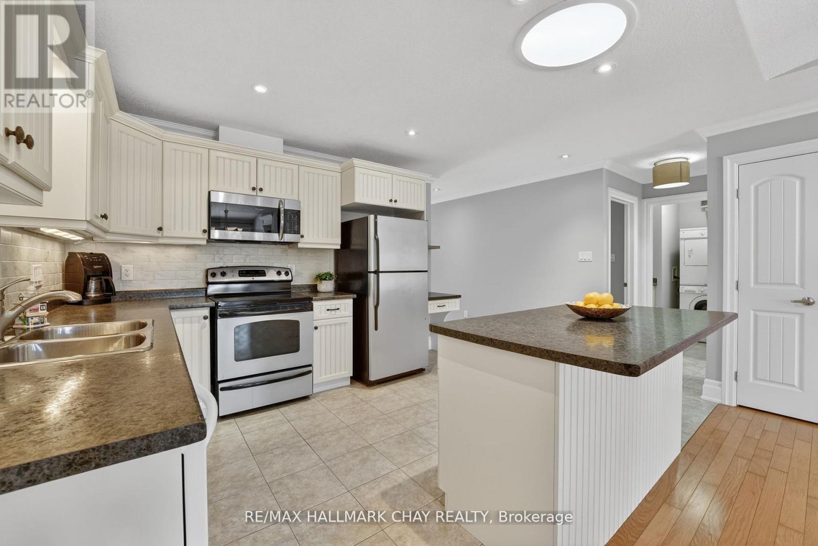 19 Greenway Drive, Wasaga Beach, Ontario  L9Z 0E6 - Photo 7 - S13496066