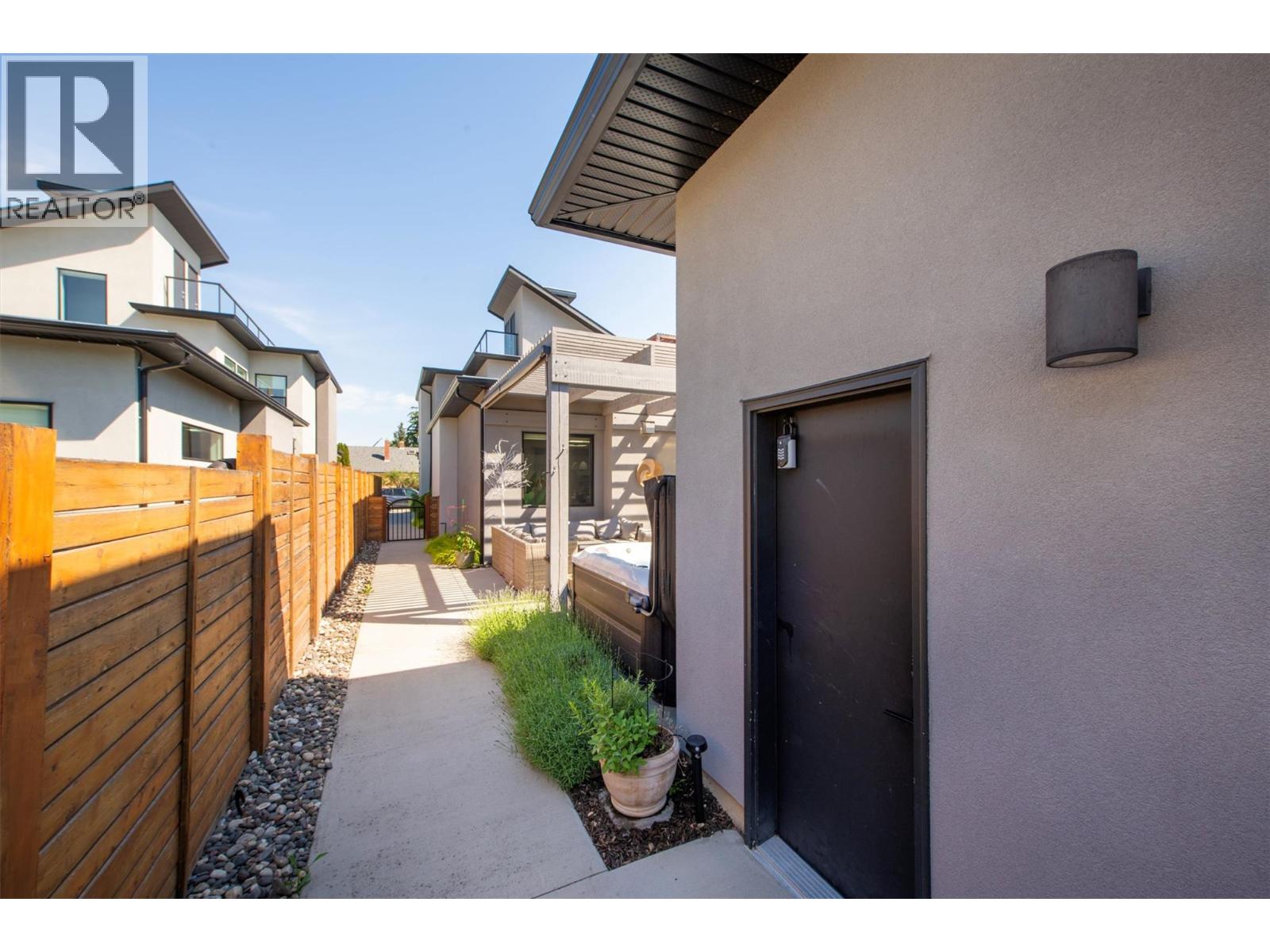 553 Patterson Avenue, Kelowna, British Columbia  V1Y 5C7 - Photo 43 - 10382351