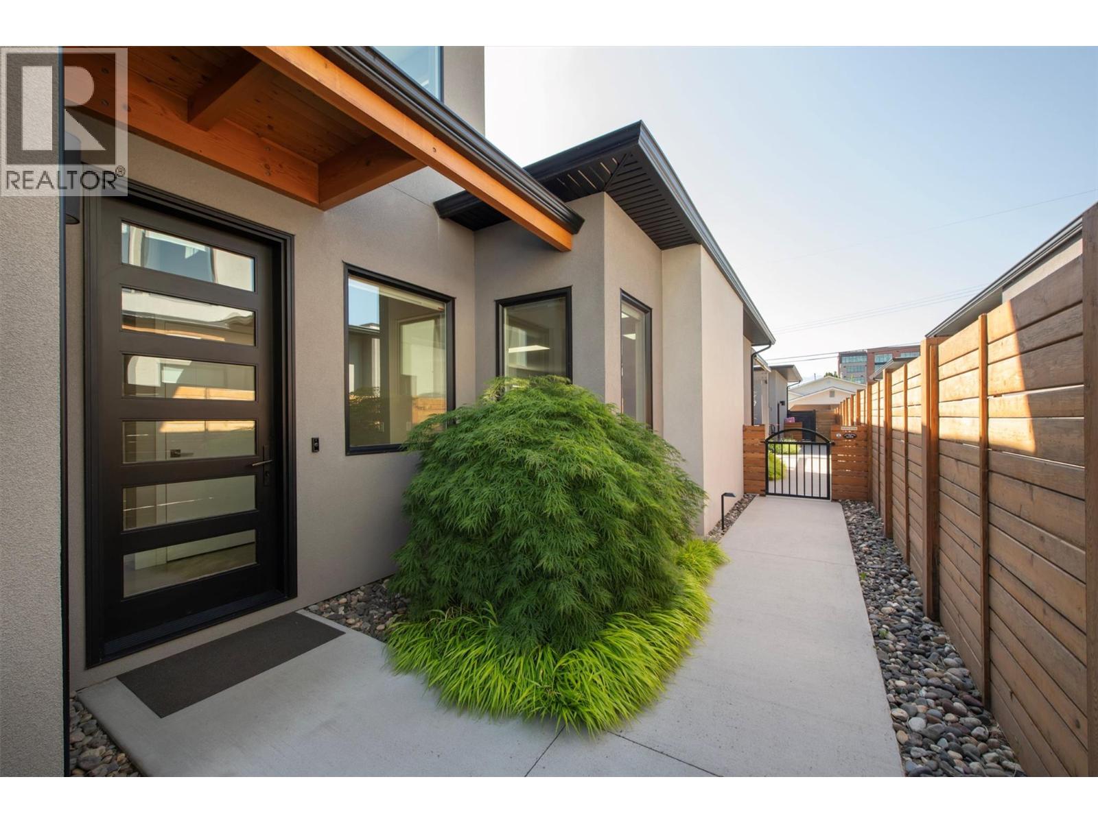 553 Patterson Avenue, Kelowna, British Columbia  V1Y 5C7 - Photo 2 - 10382351
