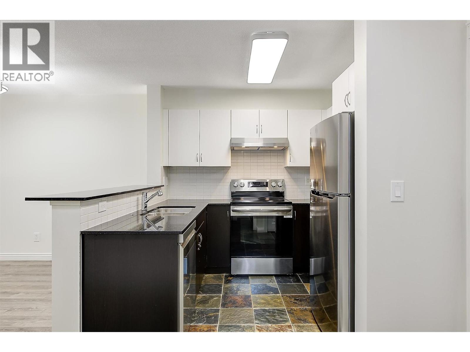 571 Yates Road Unit# 304, Kelowna, British Columbia  V1V 2V5 - Photo 3 - 10383621