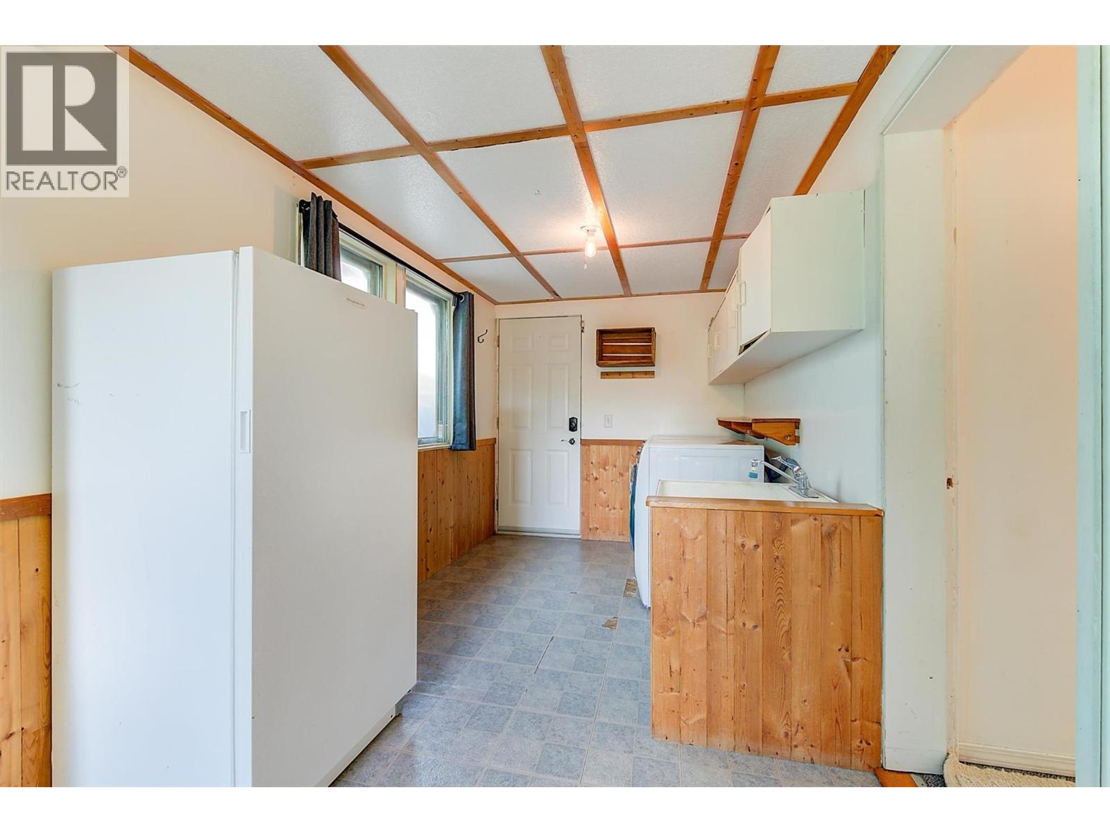 1060 Tataryn Road, Kelowna, British Columbia  V1X 1N8 - Photo 18 - 10386201