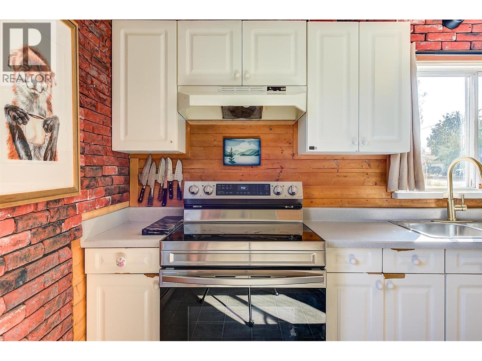 1060 Tataryn Road, Kelowna, British Columbia  V1X 1N8 - Photo 8 - 10386201