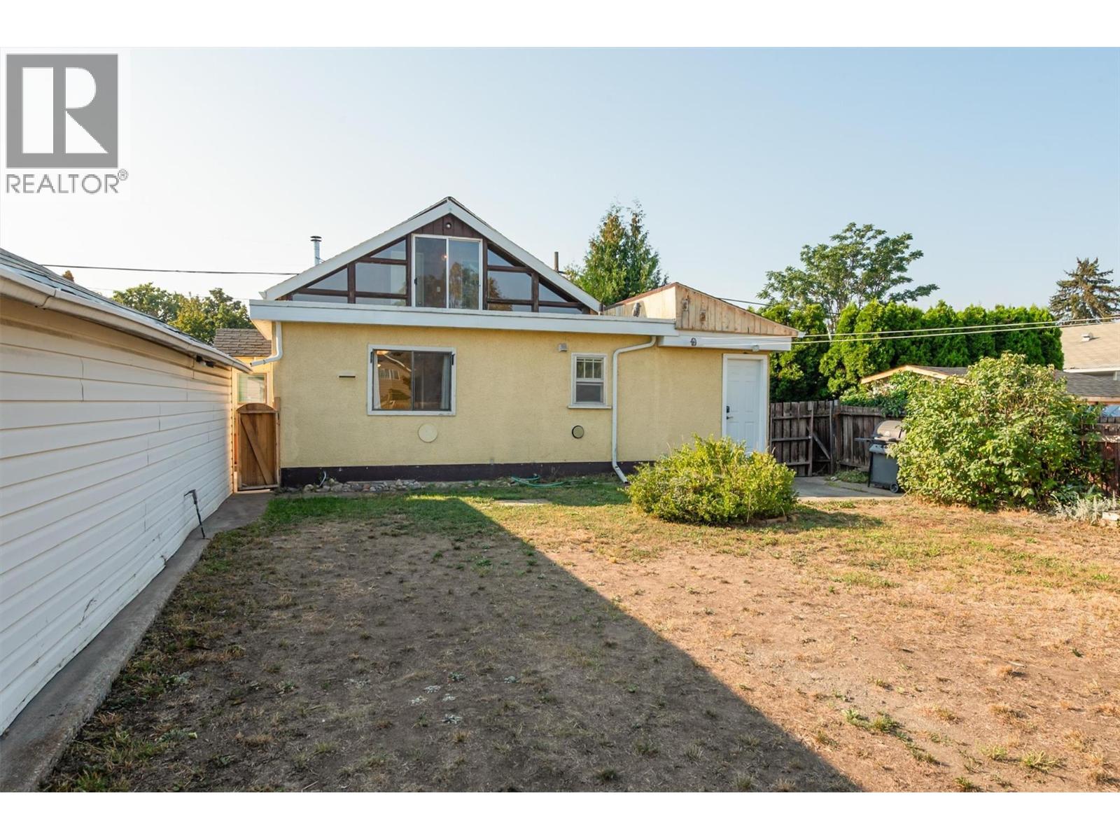 1060 Tataryn Road, Kelowna, British Columbia  V1X 1N8 - Photo 41 - 10386201