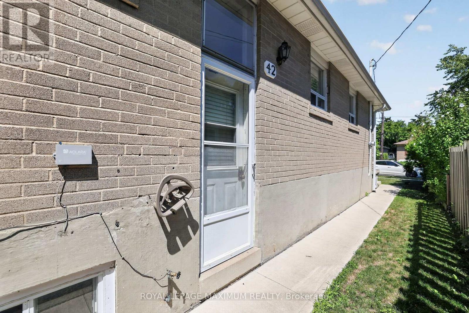 42 Pergola Road, Toronto, Ontario M9W 5K6 - Photo 30 - W13649016