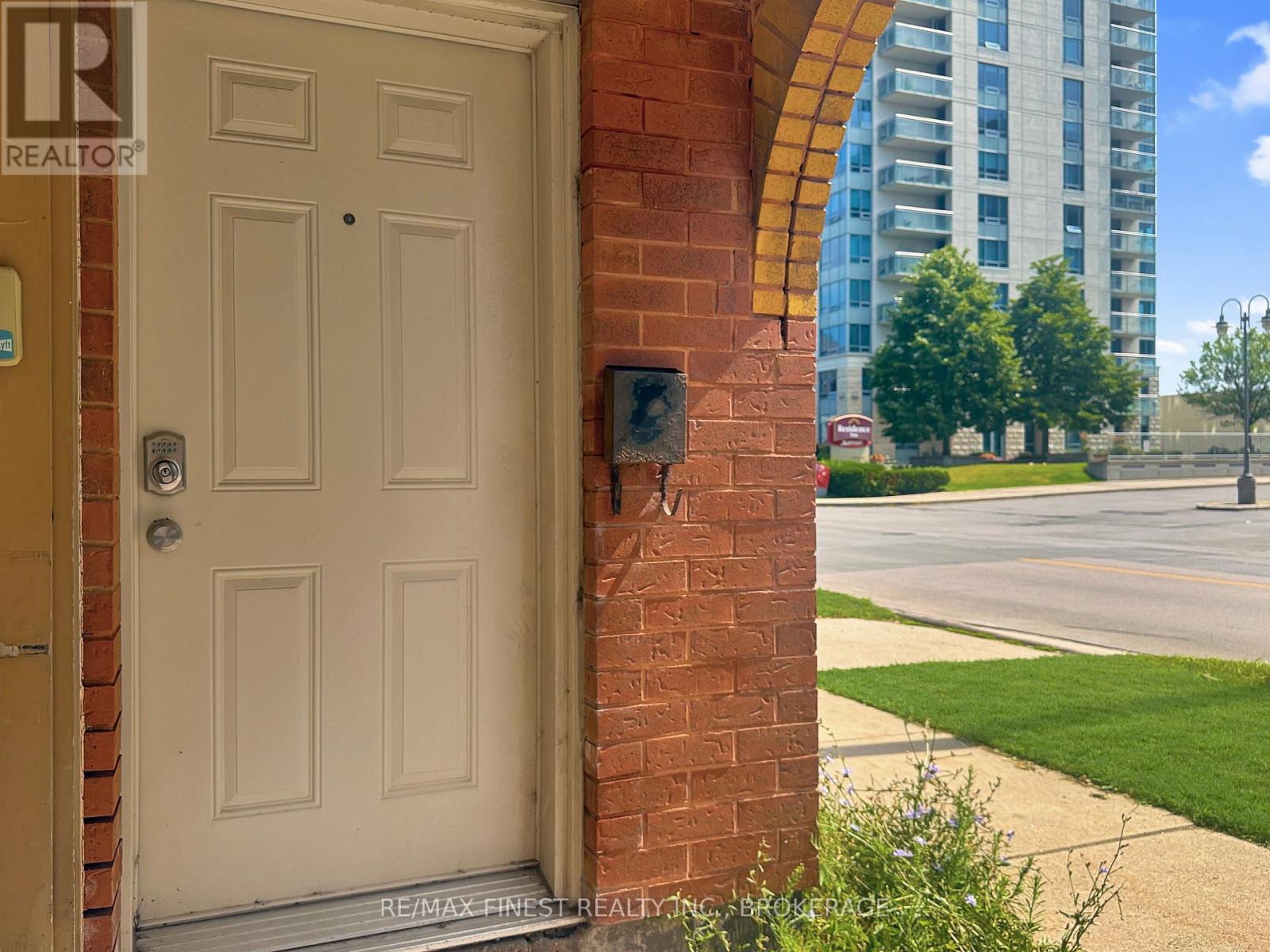 104 Ontario Street, Kingston, Ontario K7L 2Y3 - Photo 2 - X13651612