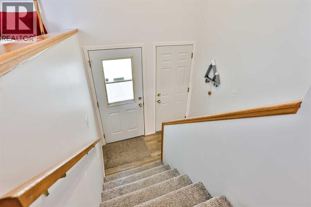 52 Ermineview Way N, Lethbridge, Alberta  T1H 6L8 - Photo 2 - A2335586