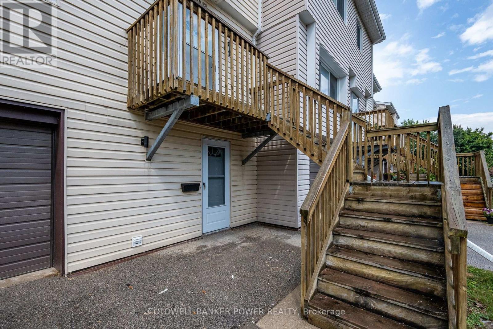 727 Wilkins Street, London South, Ontario  N6C 4Z9 - Photo 2 - X13651748
