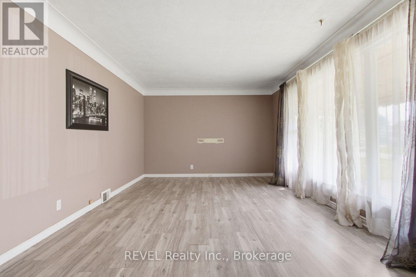 3664 Arlington Avenue, Niagara Falls, Ontario  L2J 2X2 - Photo 3 - X13644324