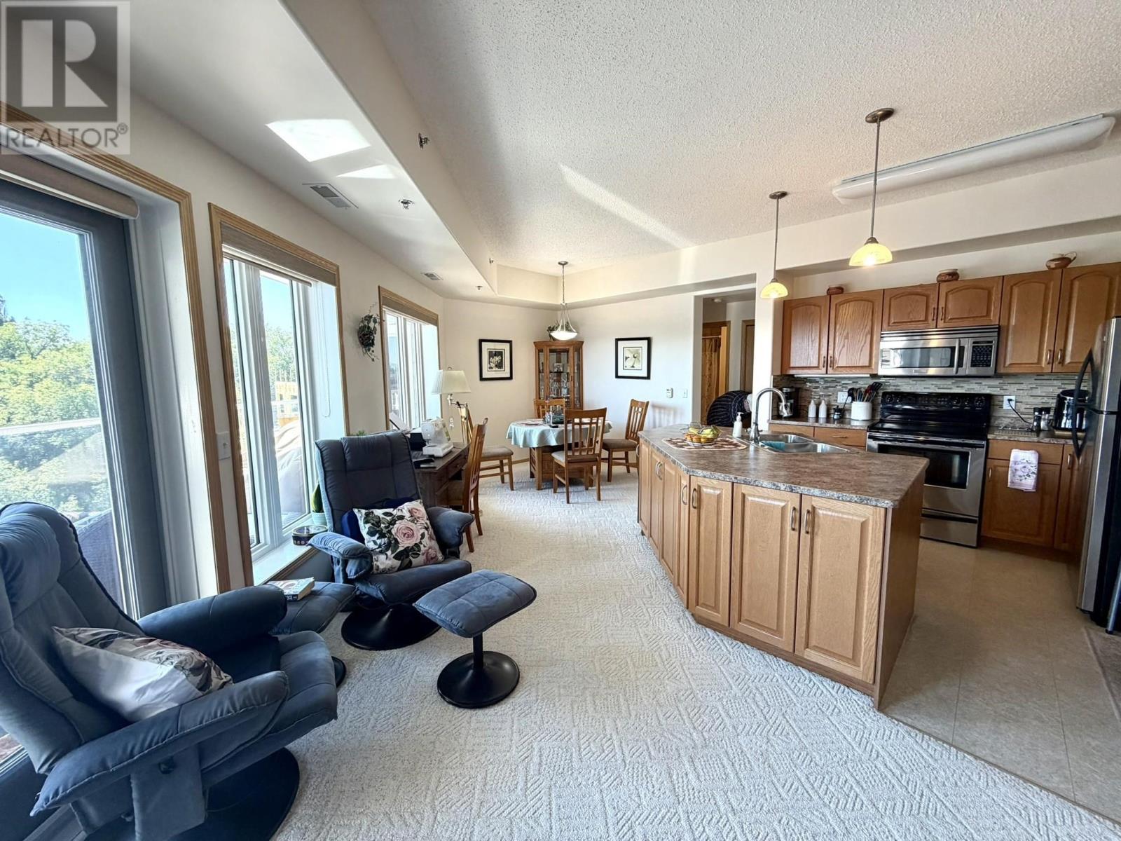 401 5 Bay Rd, Kenora, Ontario  P9N 3P3 - Photo 2 - TB2602286