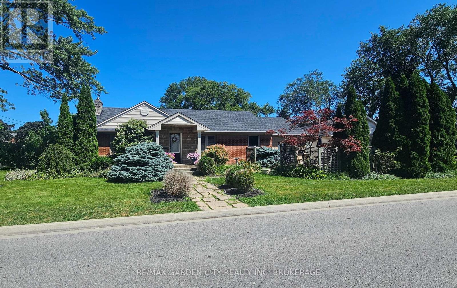 139 South Drive, St. Catharines, Ontario  L2R 4W1 - Photo 1 - X13651582