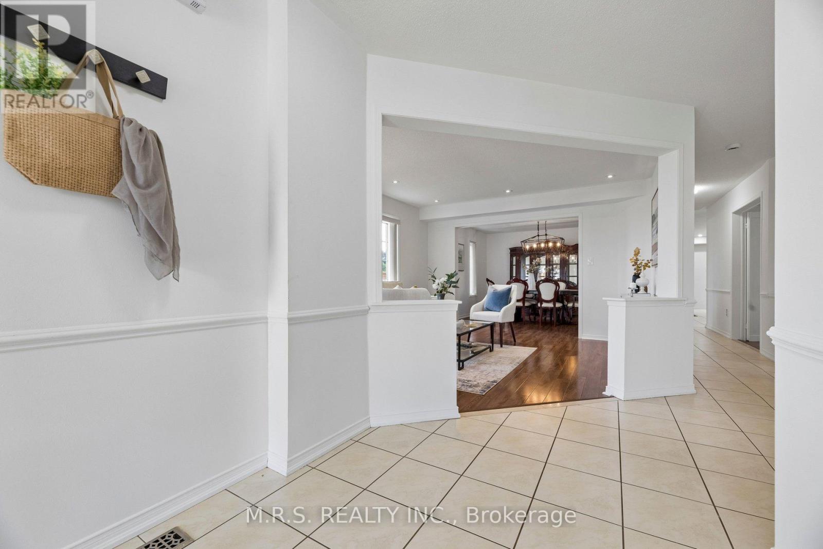 1408 Aldergrove Court, Oshawa, Ontario  L1K 2Y4 - Photo 4 - E13560014