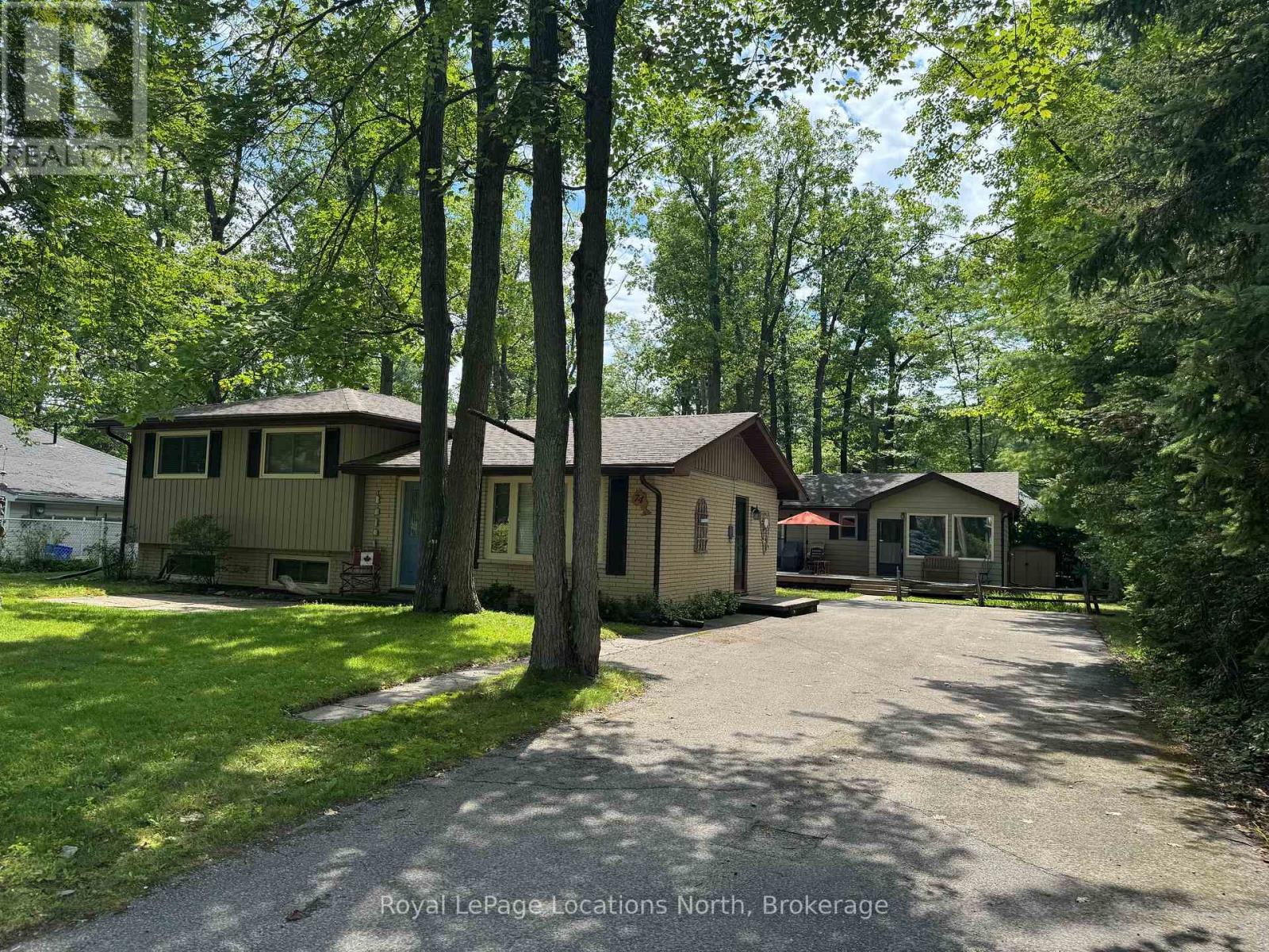 74 27th Street N, Wasaga Beach, Ontario  L9Z 2E5 - Photo 1 - S13651676