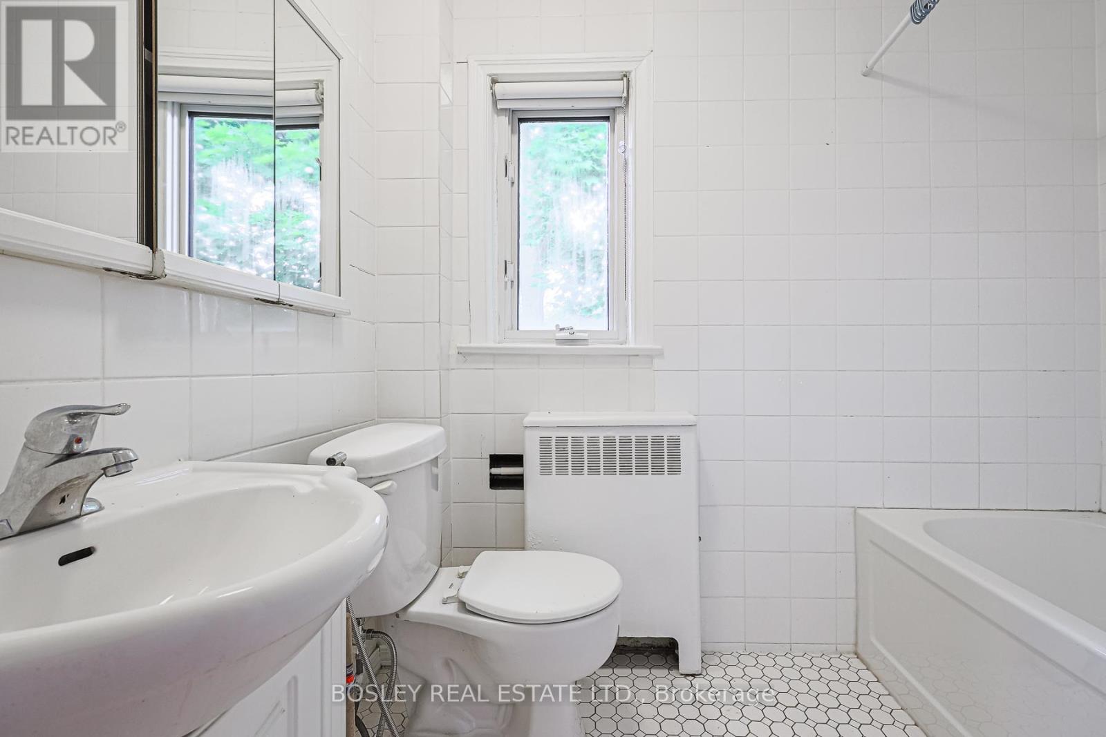 3 - 20 Markdale Avenue, Toronto, Ontario  M6C 1S9 - Photo 25 - C13651500