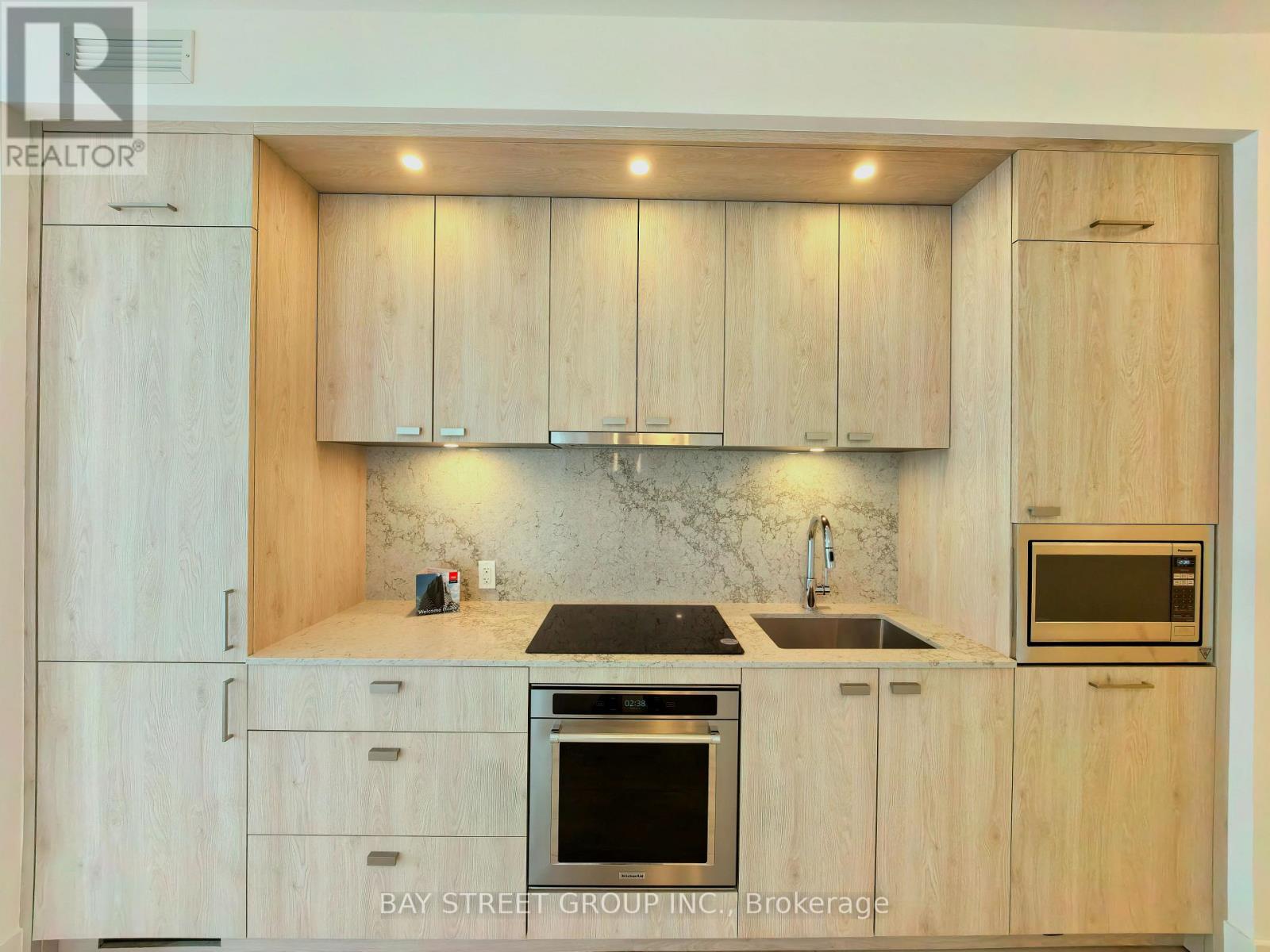 2205 - 10 Inn On The Park Drive, Toronto, Ontario  M3C 0P9 - Photo 3 - C13651598