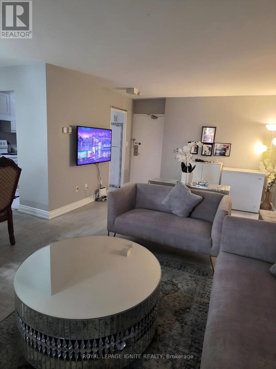 415 - 5 Massey Square, Toronto, Ontario M4C 5L6 - Photo 1 - E13651530