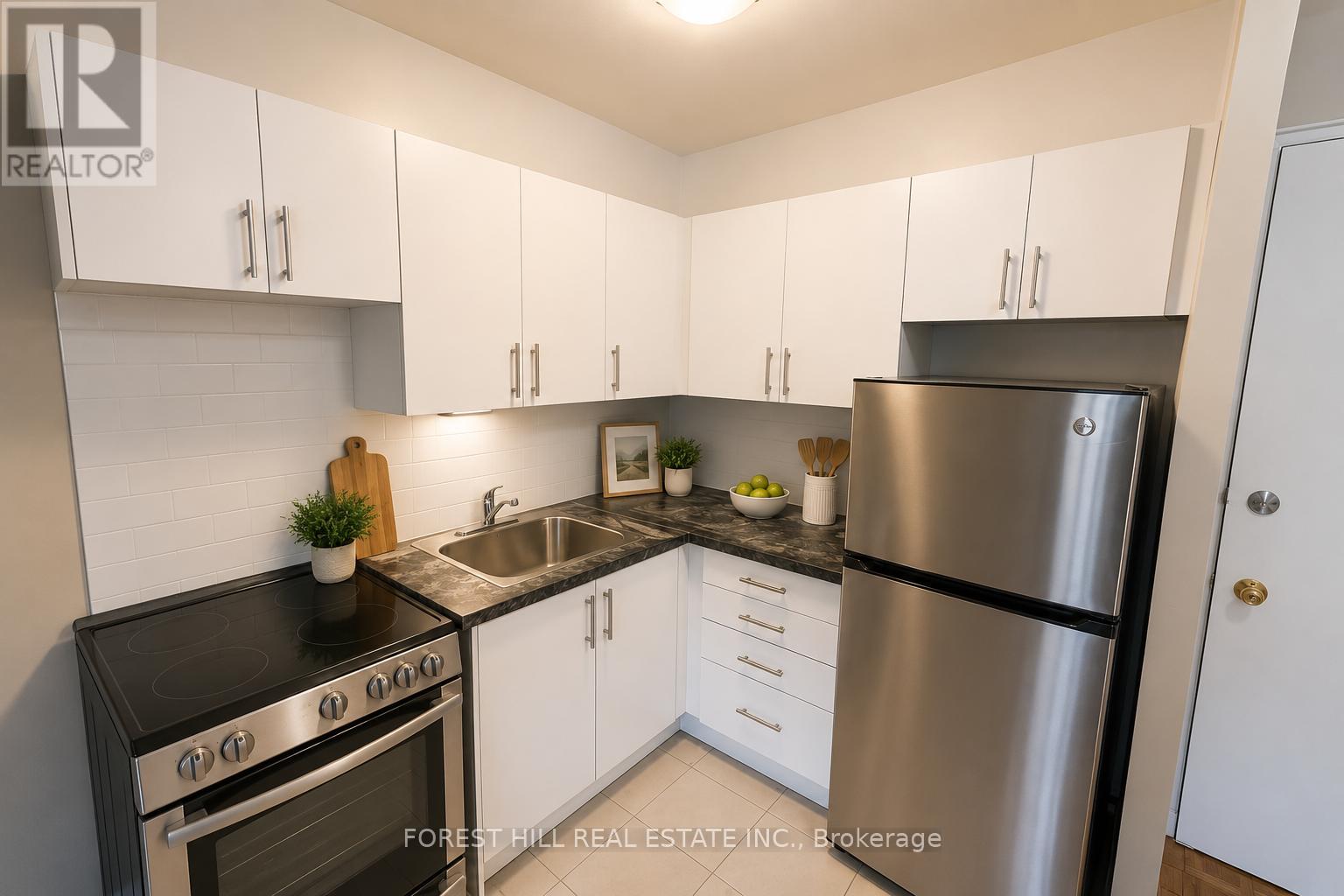 309 - 104 Goodwood Park, Toronto, Ontario  M4C 5S9 - Photo 2 - E13651558