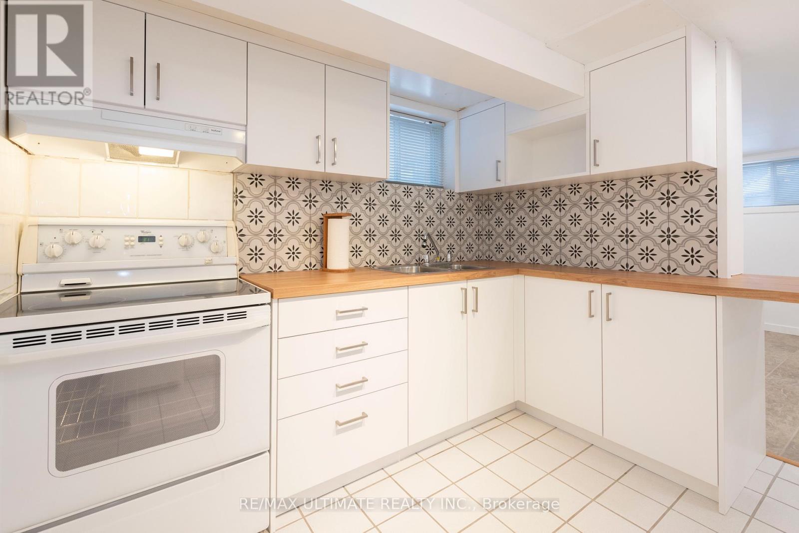 7 Joanith Lower Drive, Toronto, Ontario  M4B 1S6 - Photo 17 - E13651590
