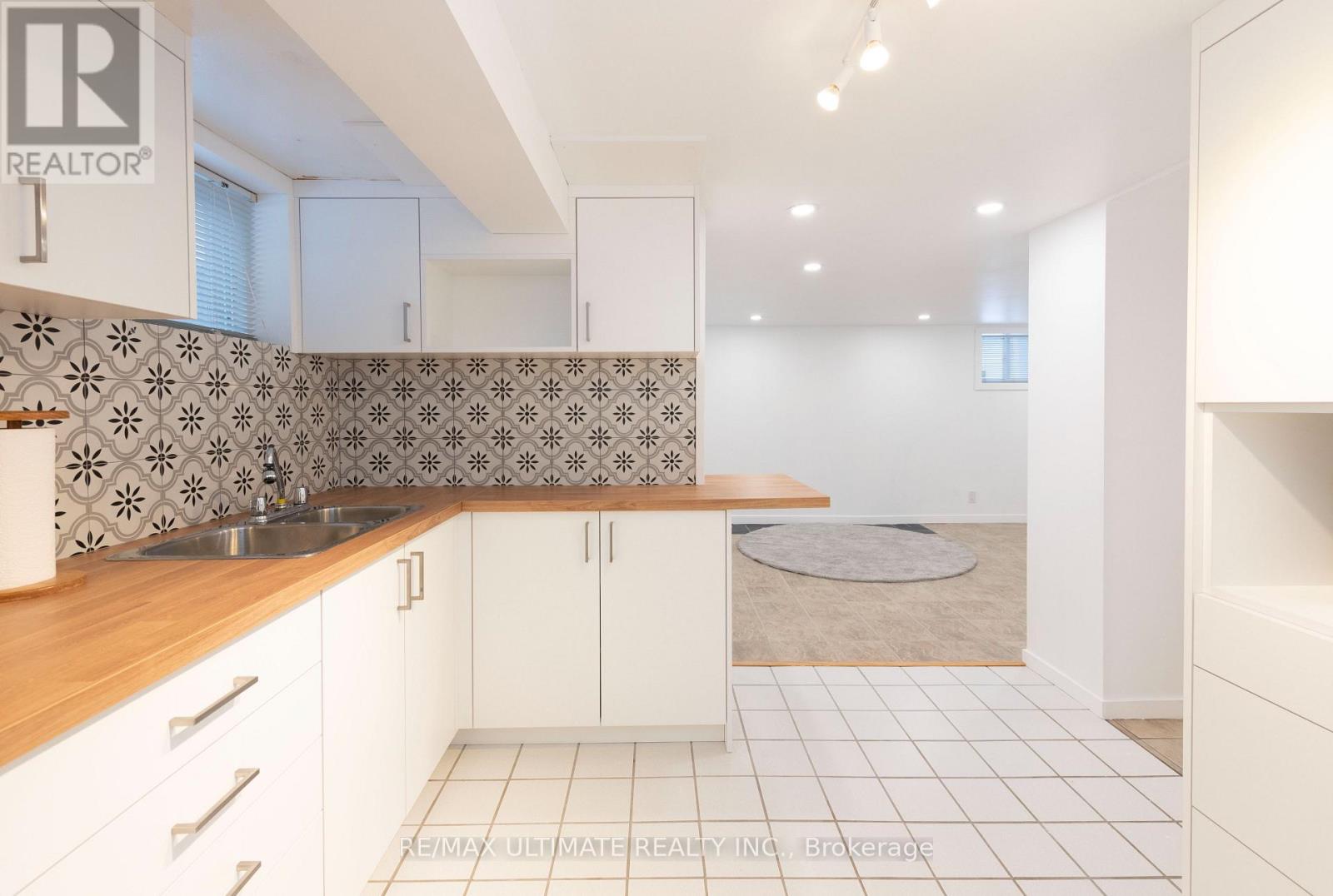 7 Joanith Lower Drive, Toronto, Ontario  M4B 1S6 - Photo 18 - E13651590