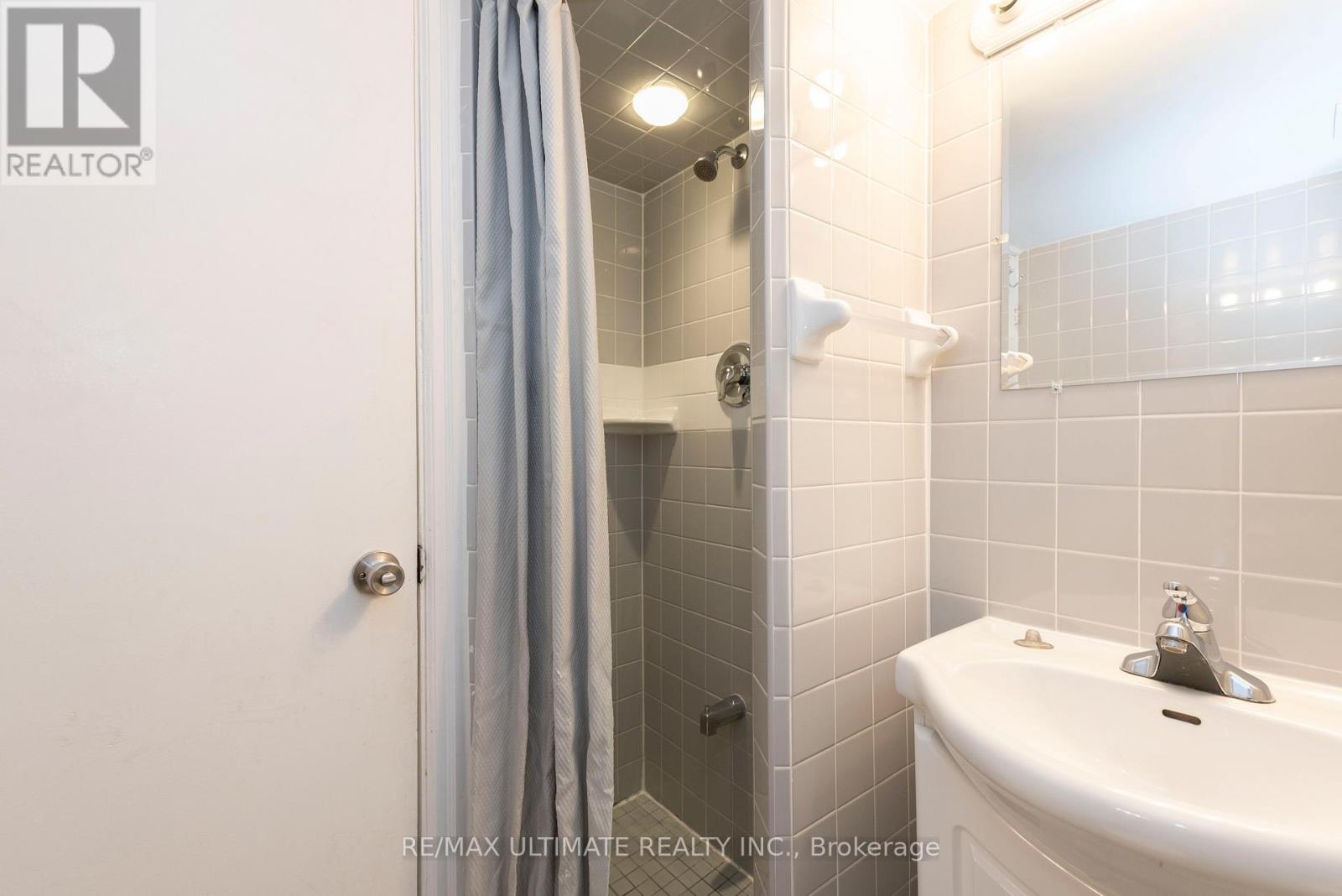 7 Joanith Lower Drive, Toronto, Ontario  M4B 1S6 - Photo 8 - E13651590