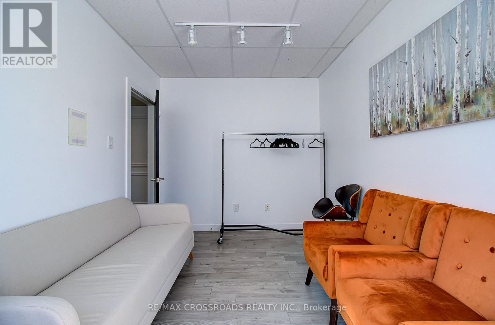 2nd Floor - 2017 Danforth Avenue, Toronto, Ontario  M4C 1J7 - Photo 10 - E13651678