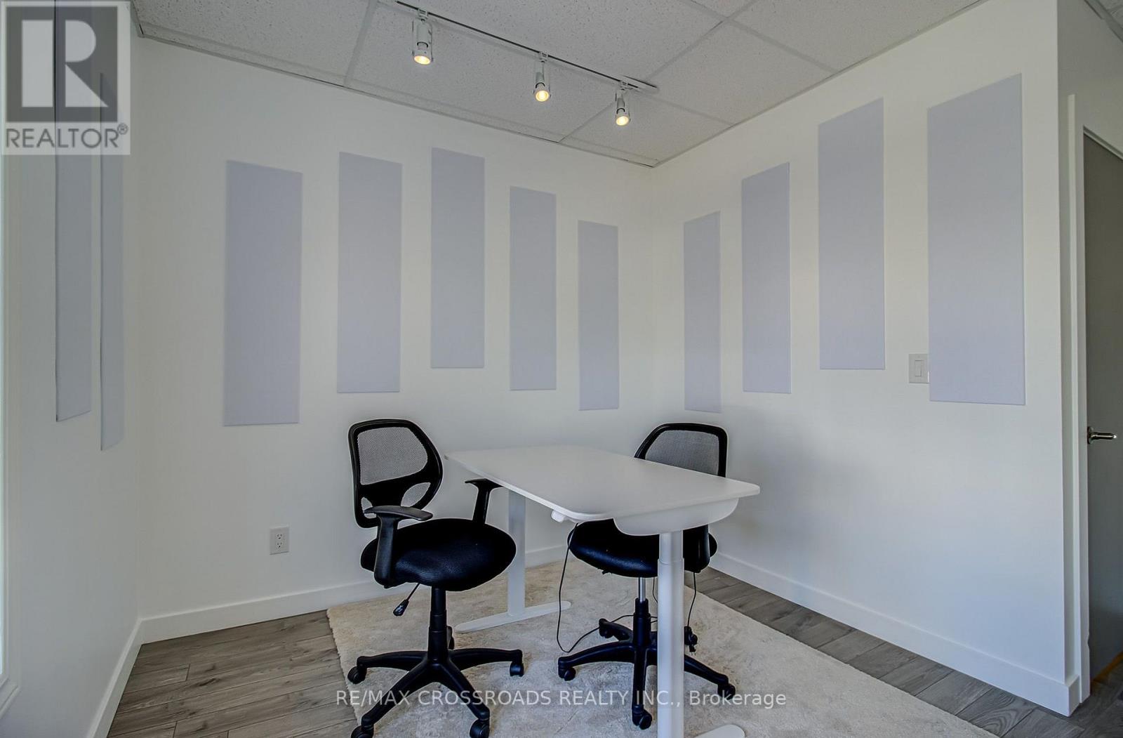 2nd Floor - 2017 Danforth Avenue, Toronto, Ontario  M4C 1J7 - Photo 21 - E13651678