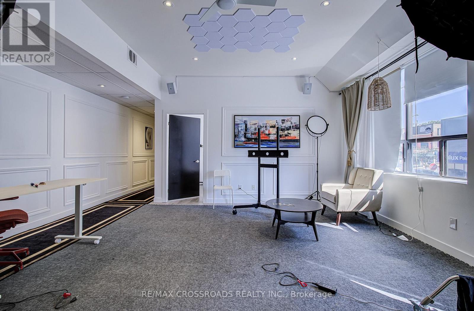 2nd Floor - 2017 Danforth Avenue, Toronto, Ontario  M4C 1J7 - Photo 4 - E13651678