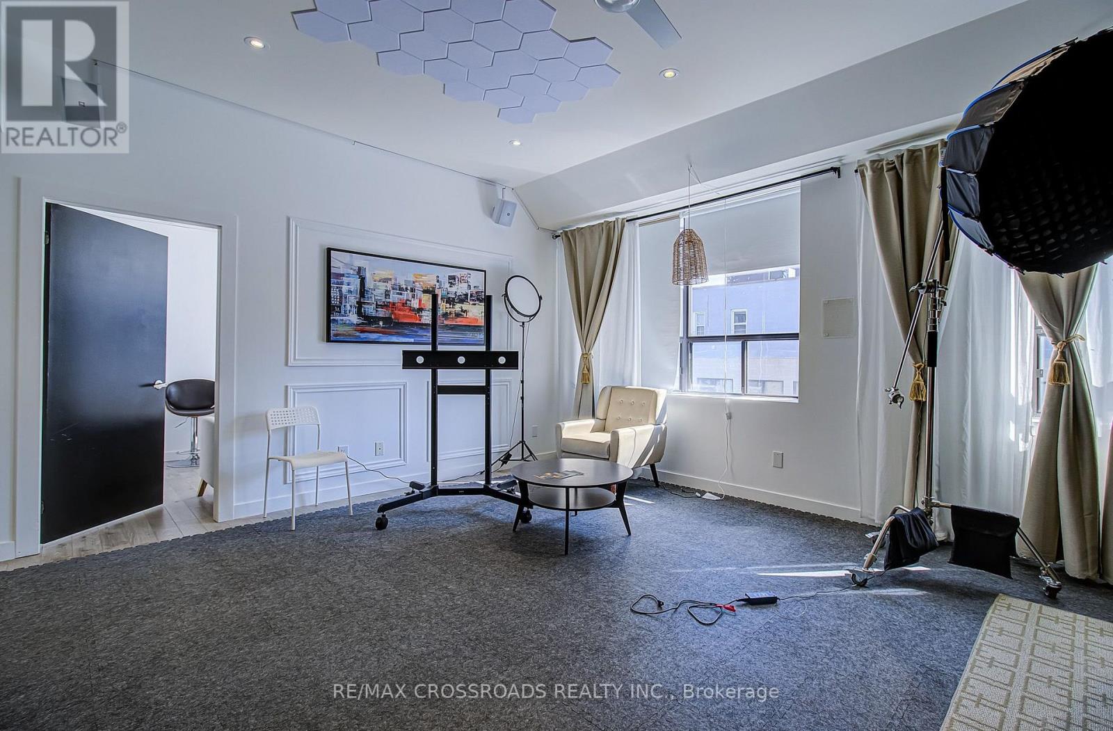 2nd Floor - 2017 Danforth Avenue, Toronto, Ontario  M4C 1J7 - Photo 5 - E13651678