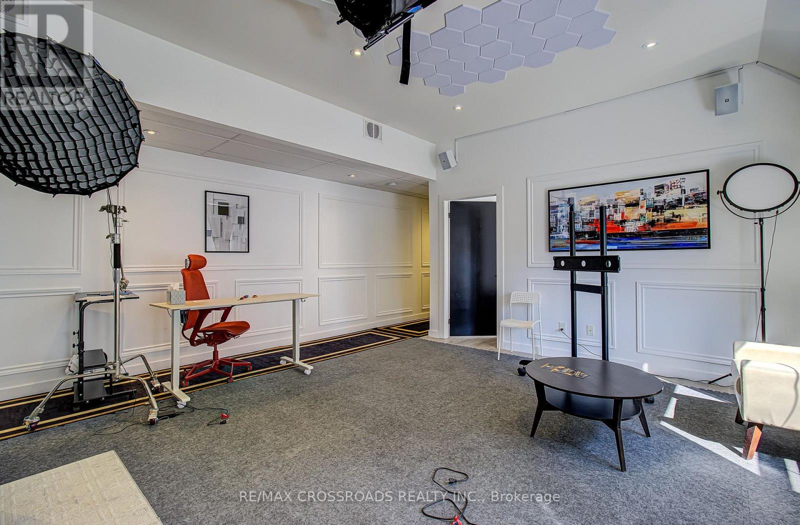2nd Floor - 2017 Danforth Avenue, Toronto, Ontario  M4C 1J7 - Photo 7 - E13651678