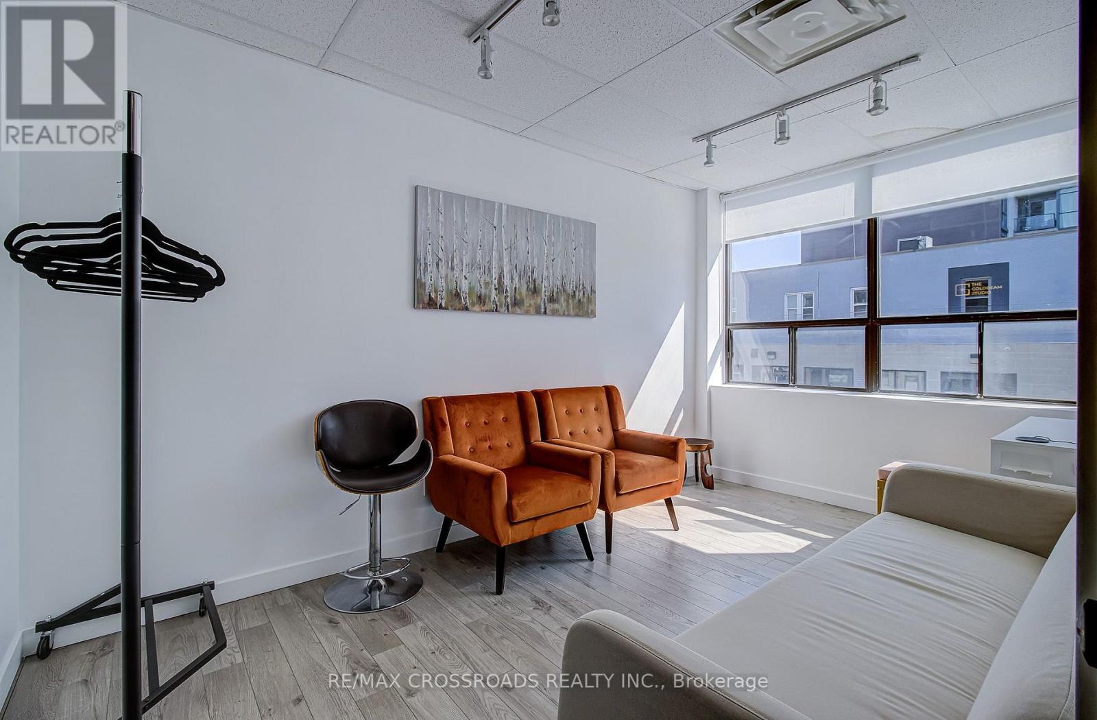 2nd Floor - 2017 Danforth Avenue, Toronto, Ontario  M4C 1J7 - Photo 8 - E13651678