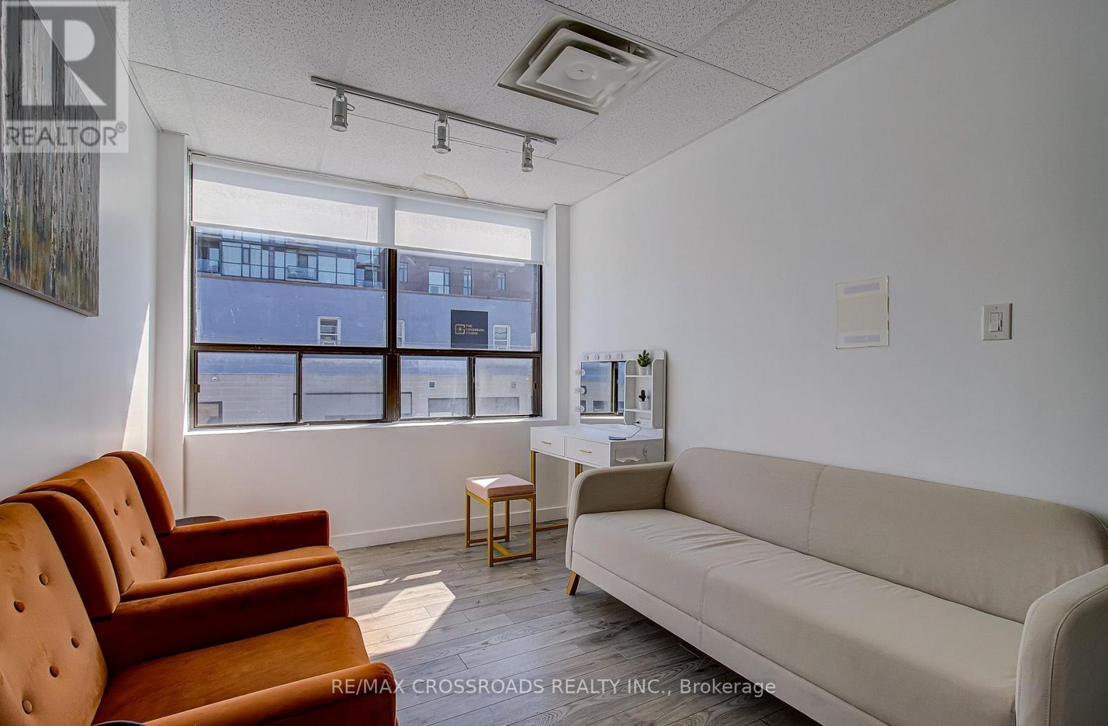 2nd Floor - 2017 Danforth Avenue, Toronto, Ontario  M4C 1J7 - Photo 9 - E13651678