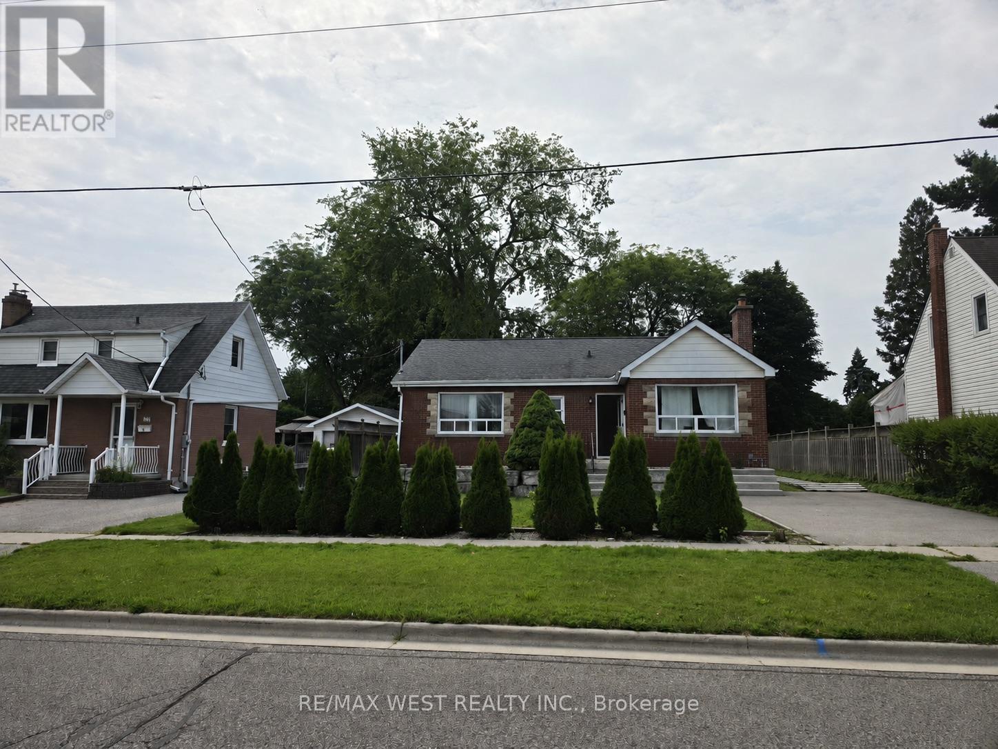 29 SUNSET DRIVE, Oshawa, Ontario