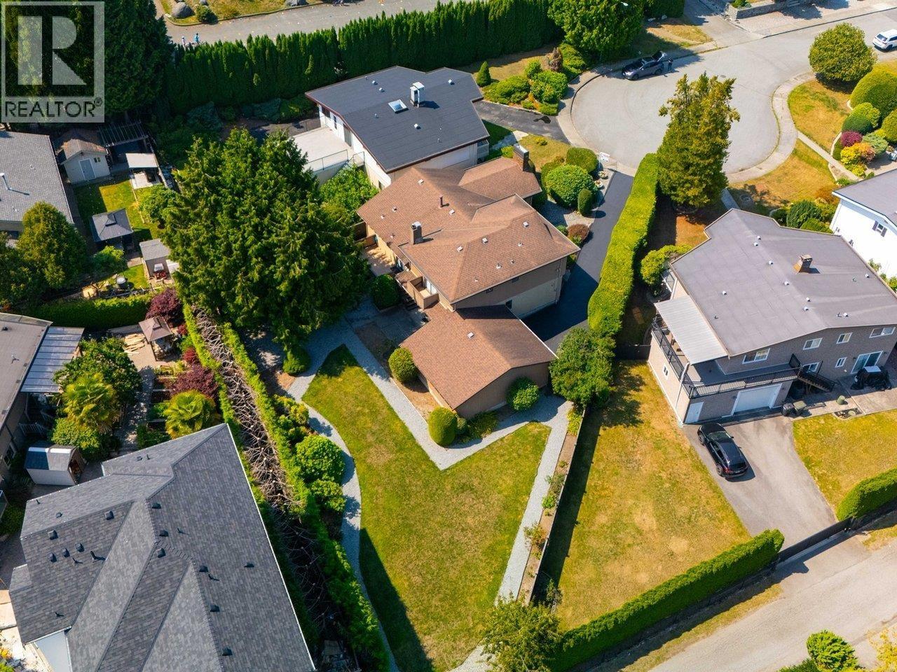 1390 Eastlawn Drive, Burnaby, British Columbia  V5B 3H2 - Photo 3 - R3135907
