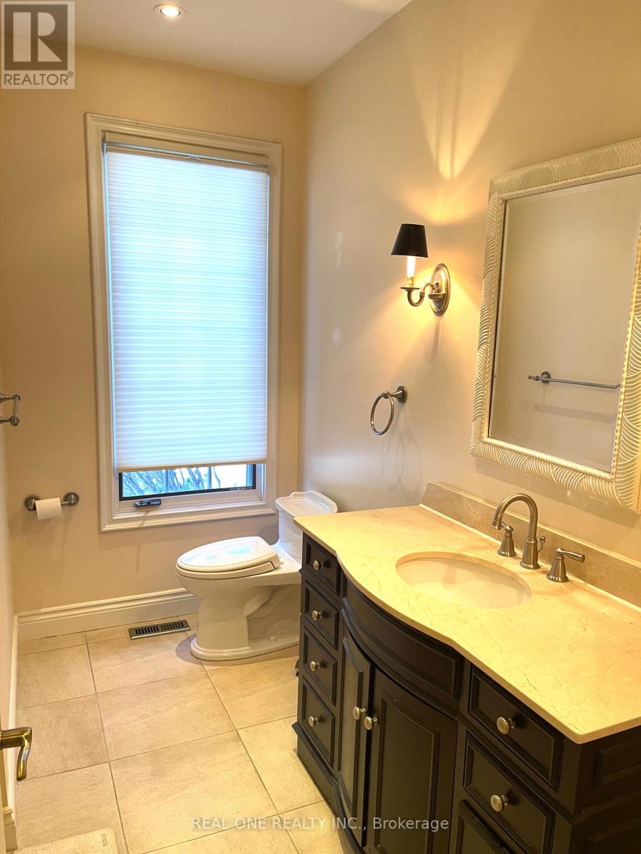 207 KENNEDY STREET W