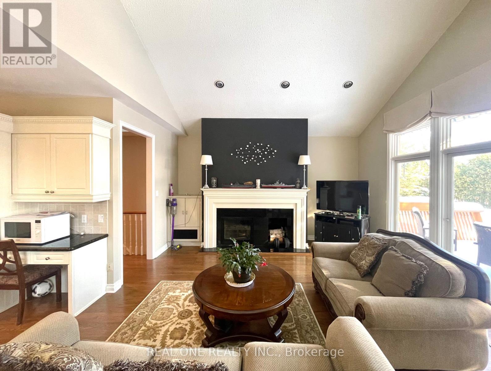 207 Kennedy Street W, Aurora, Ontario  L4G 2L9 - Photo 4 - N13651744