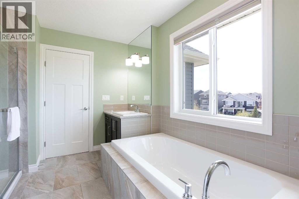 87 Baywater Rise SW, Airdrie, Alberta  T4B 3V3 - Photo 24 - A2334430