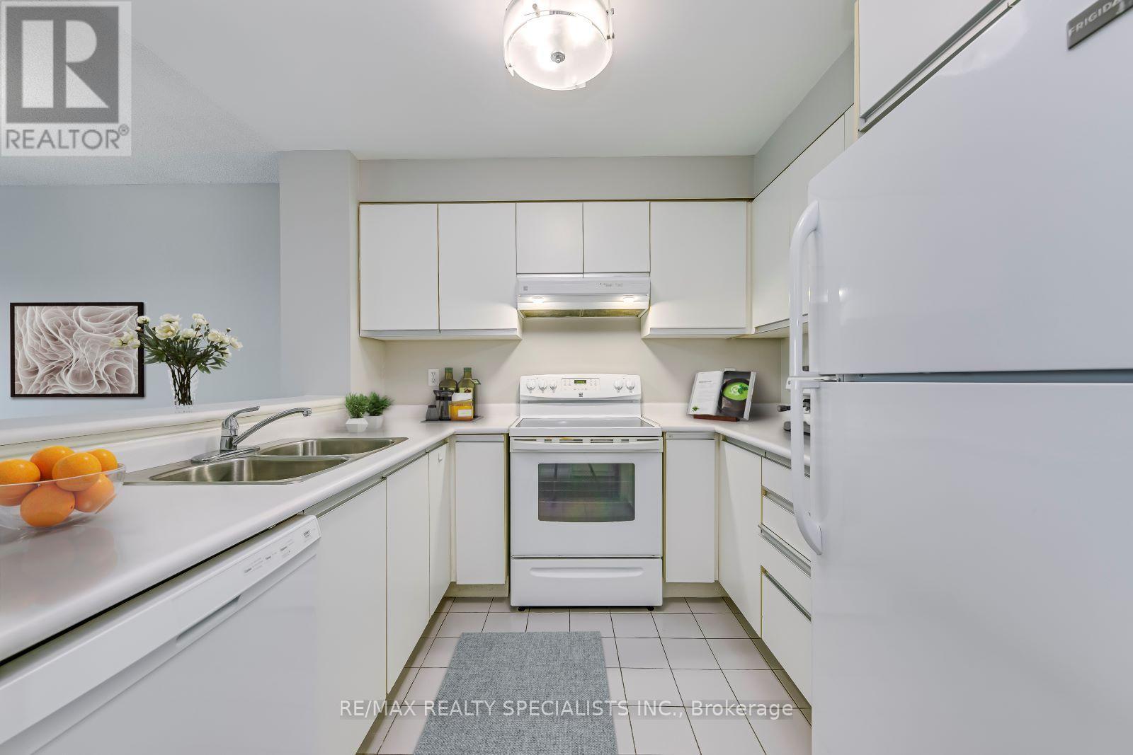 1605 - 2177 Burnhamthorpe Road W, Mississauga, Ontario  L5L 5P9 - Photo 11 - W13651518