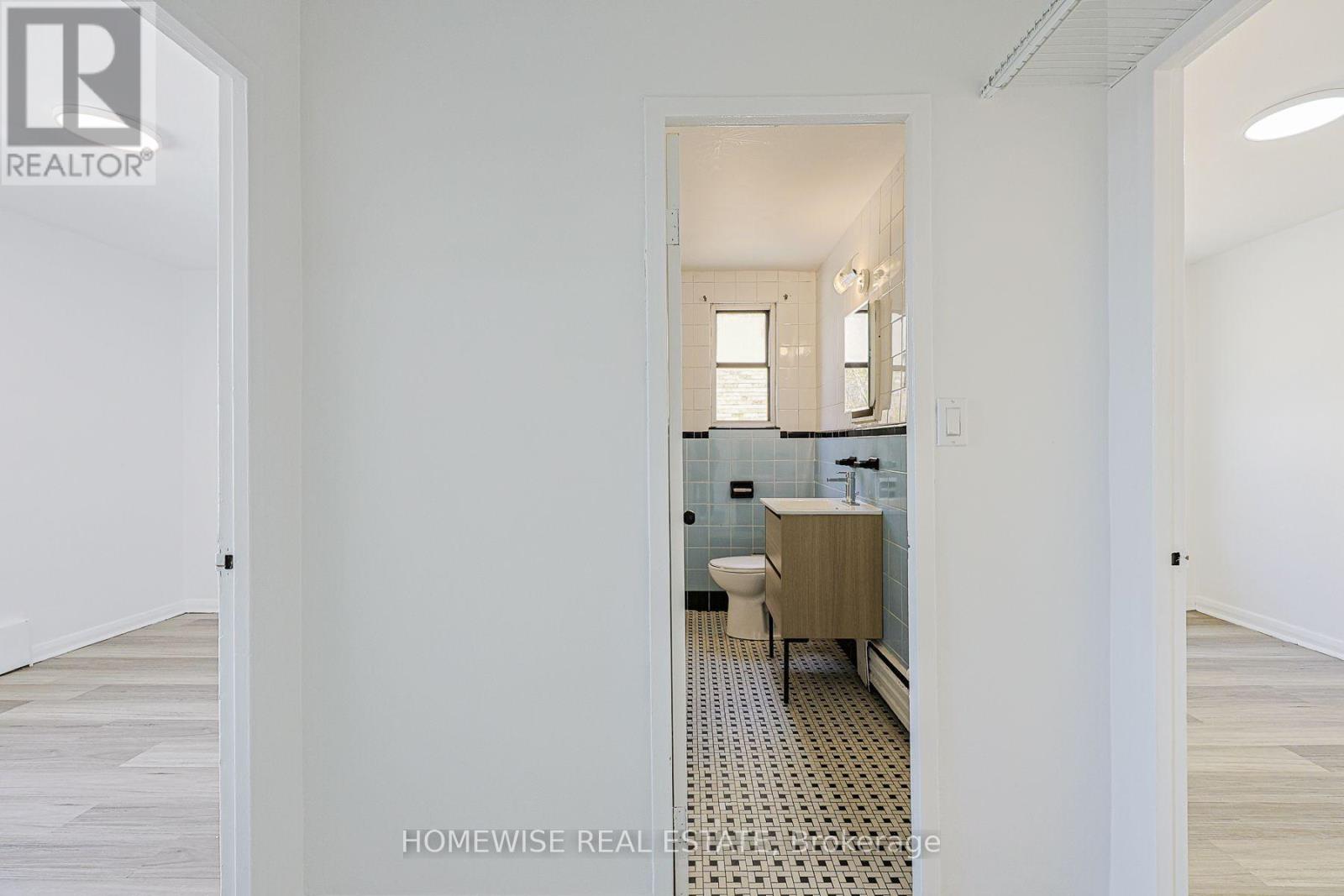 202 - 2204 Dufferin Street, Toronto, Ontario  M6E 3R8 - Photo 12 - W13651554
