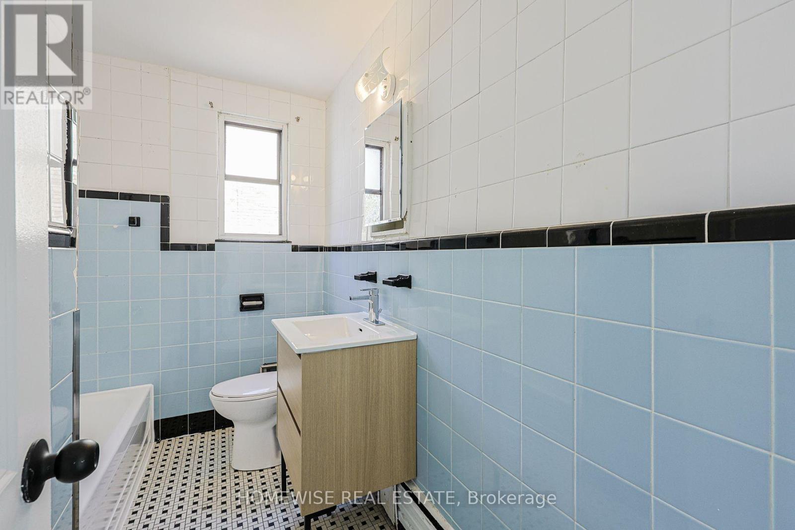 202 - 2204 Dufferin Street, Toronto, Ontario  M6E 3R8 - Photo 13 - W13651554