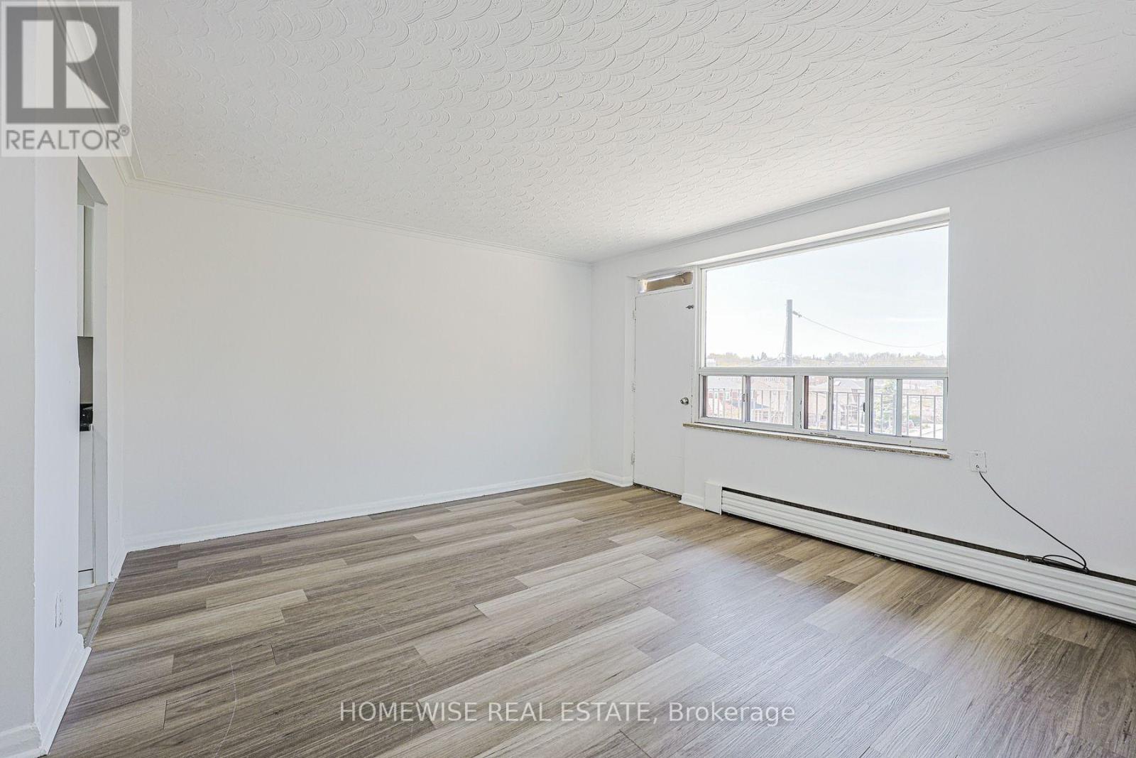 202 - 2204 Dufferin Street, Toronto, Ontario  M6E 3R8 - Photo 3 - W13651554