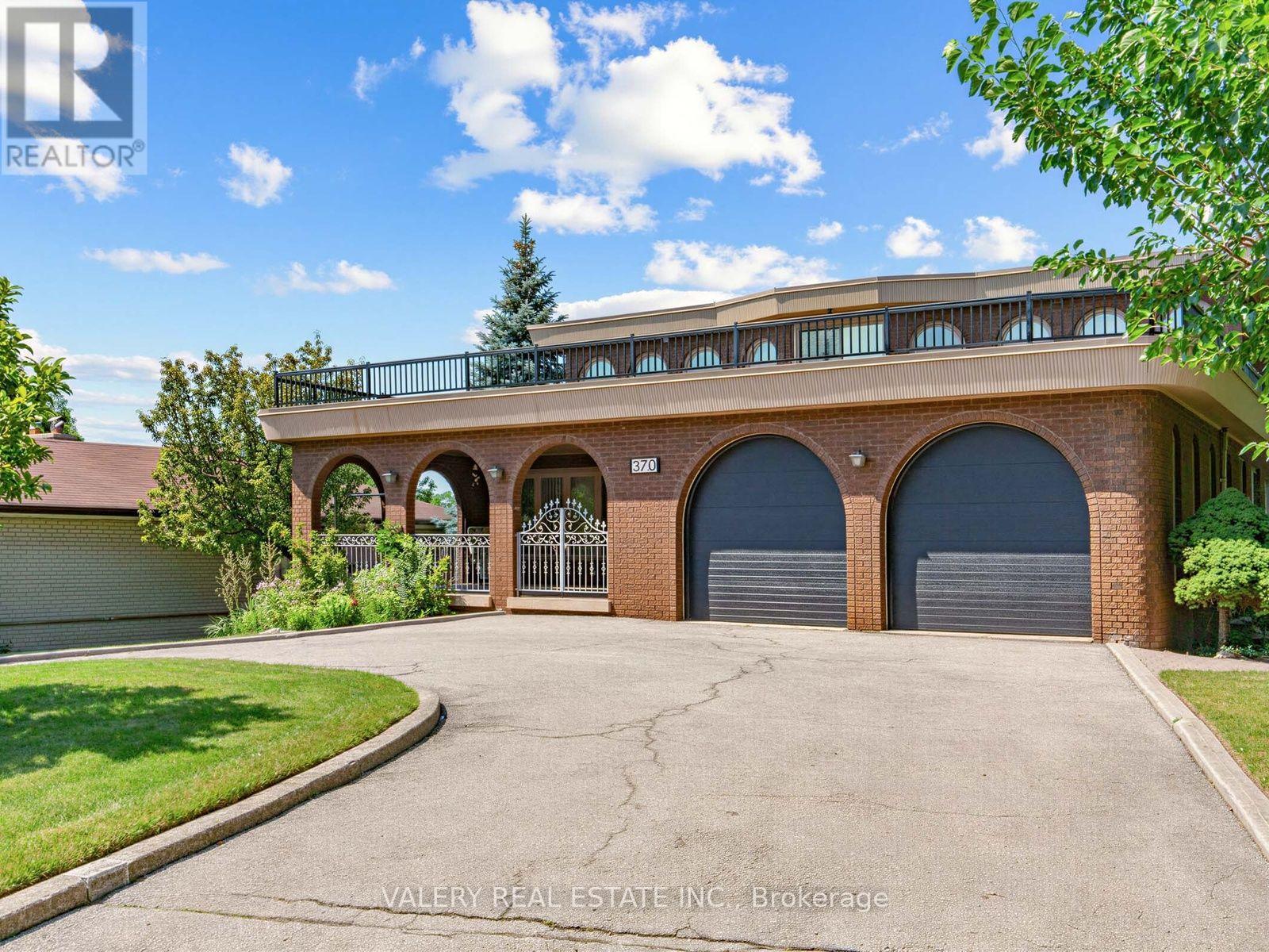 370 Maple Leaf Drive, Toronto, Ontario  M6L 1P6 - Photo 1 - W13651588