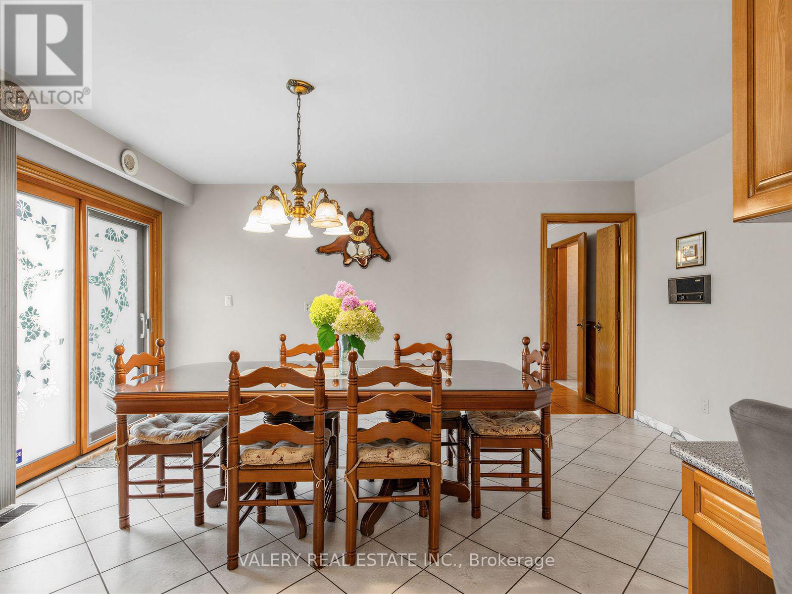 370 Maple Leaf Drive, Toronto, Ontario  M6L 1P6 - Photo 13 - W13651588