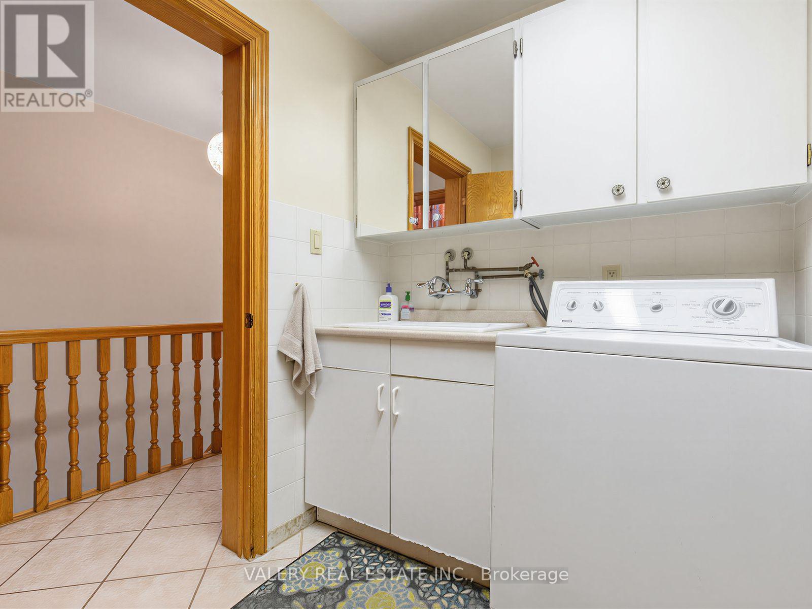 370 Maple Leaf Drive, Toronto, Ontario  M6L 1P6 - Photo 16 - W13651588