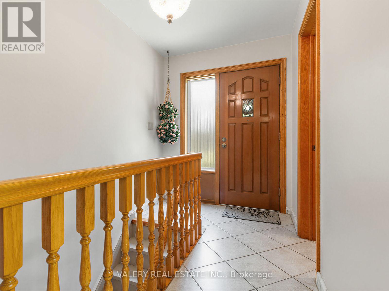 370 Maple Leaf Drive, Toronto, Ontario  M6L 1P6 - Photo 18 - W13651588