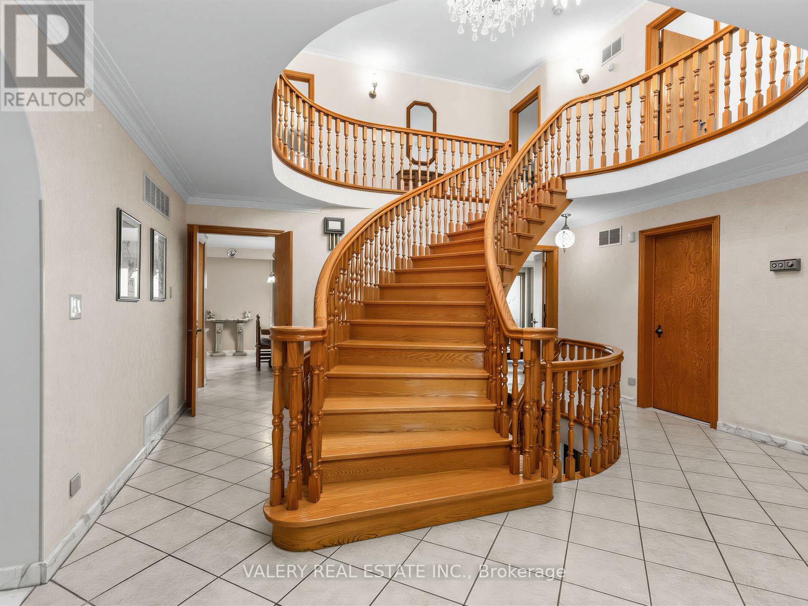 370 Maple Leaf Drive, Toronto, Ontario  M6L 1P6 - Photo 19 - W13651588