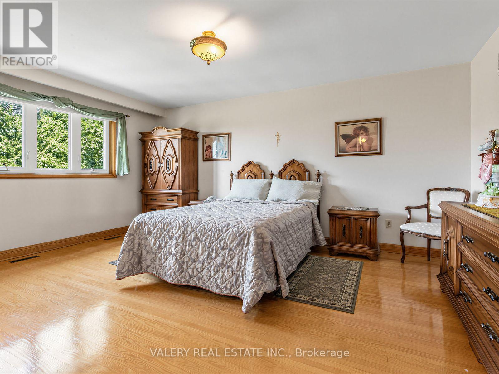 370 Maple Leaf Drive, Toronto, Ontario  M6L 1P6 - Photo 22 - W13651588